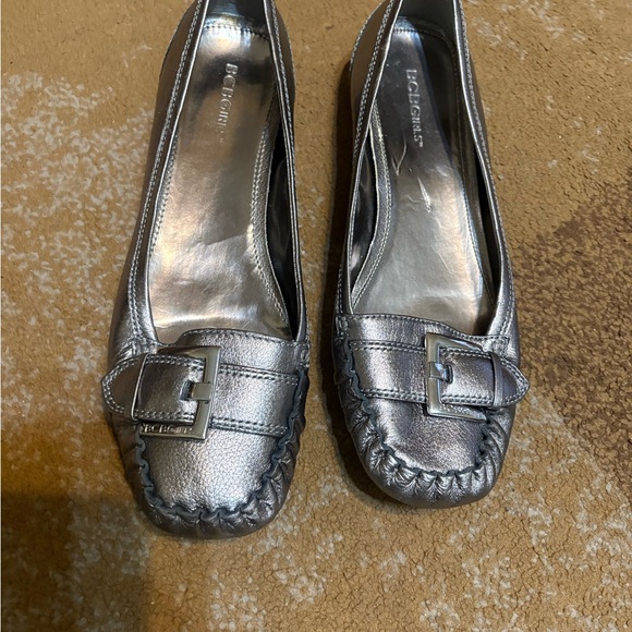 BCBG Metallic Pewter Leather Flats with Buckle - Picture 13 of 14